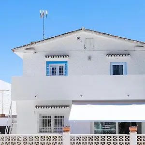 wonderful-villa-white-and-blue-in-the-center-of-torremolinos.1costadelsol.com/